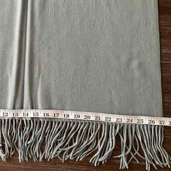 Blue Soft  warm scarf is a mixture of  polyester and viscose condition is new - Picture 8 of 8